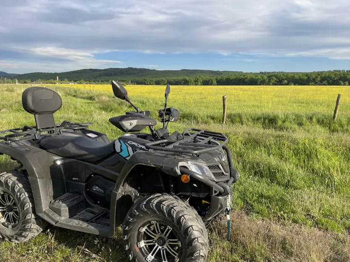 ATV pe pășune