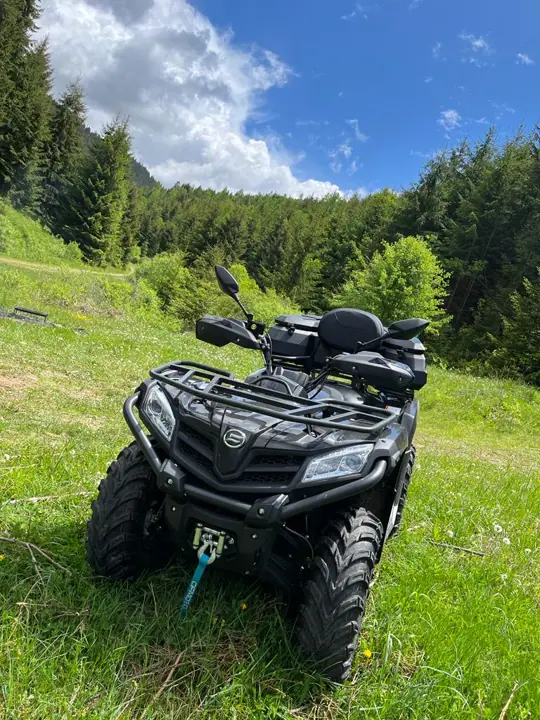 ATV în poiană